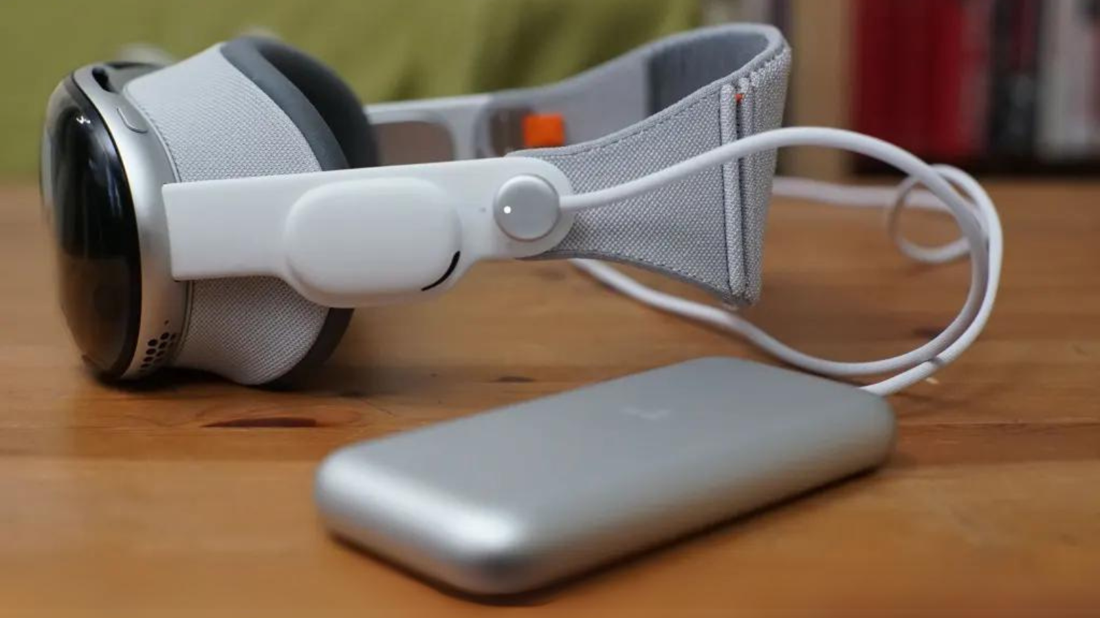 How to Charge your Apple Vision Pro Battery